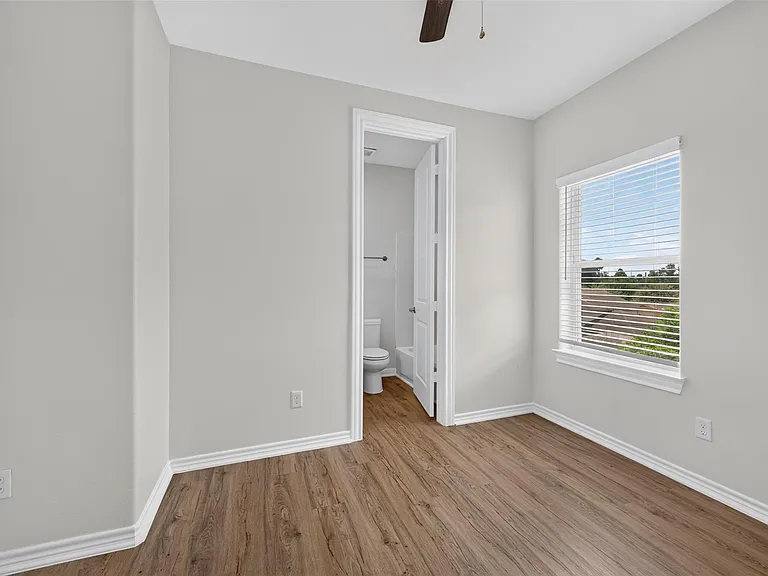 3229 Real St #B — Photo 24