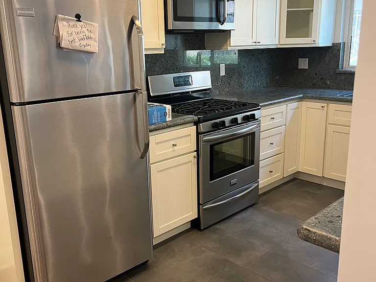 102 N Hayworth Ave #3 — Photo 1