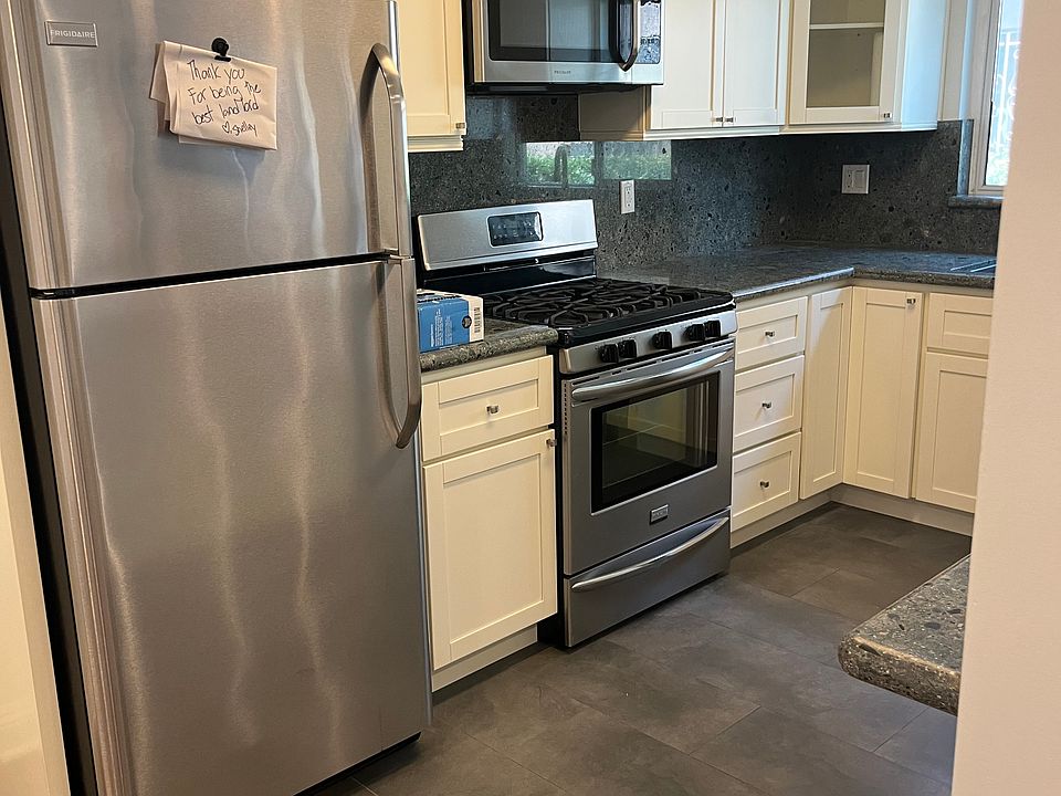 1st image of 102 N Hayworth Ave APT 3