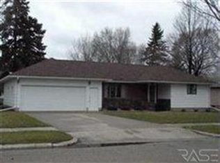 107 E Lyon St, Minneota, MN 56264