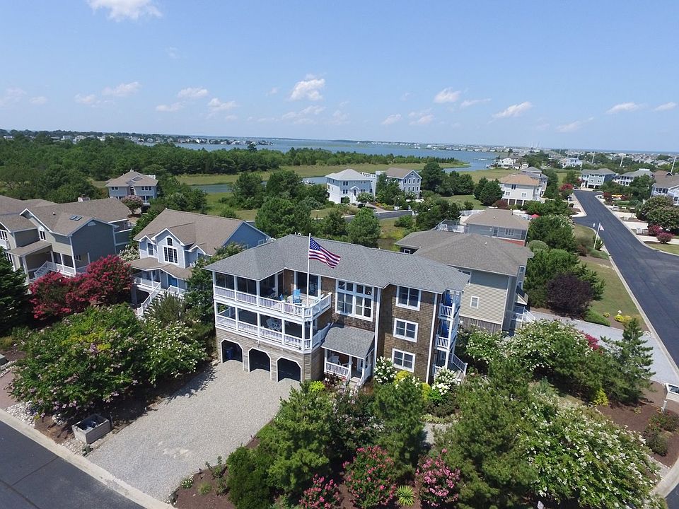 1st image of 323 Le Pointe Dr