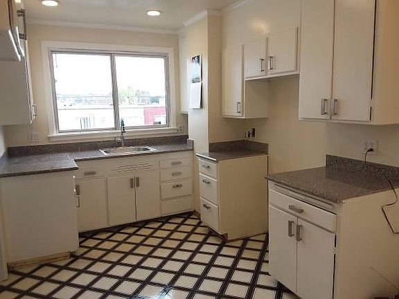 2nd image of 1031 Hollister Ave