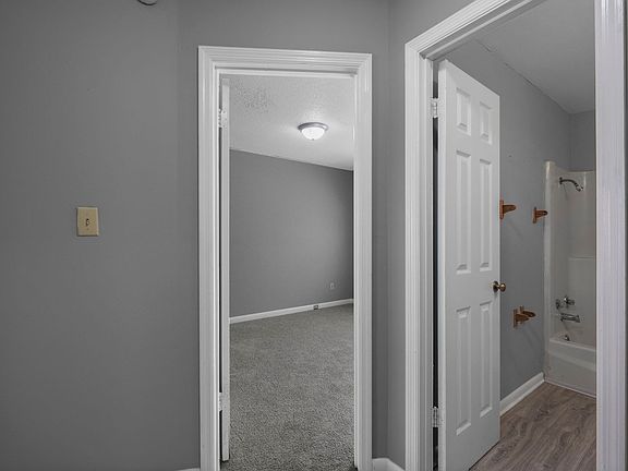 5th image of 415 Caldwell Dr #9
