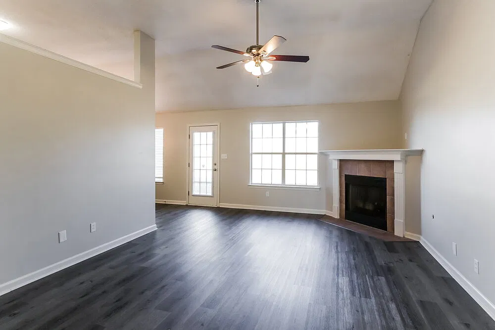 3 bed, 2.0 bath, 1951 sqft, $2,270 — Photo 4
