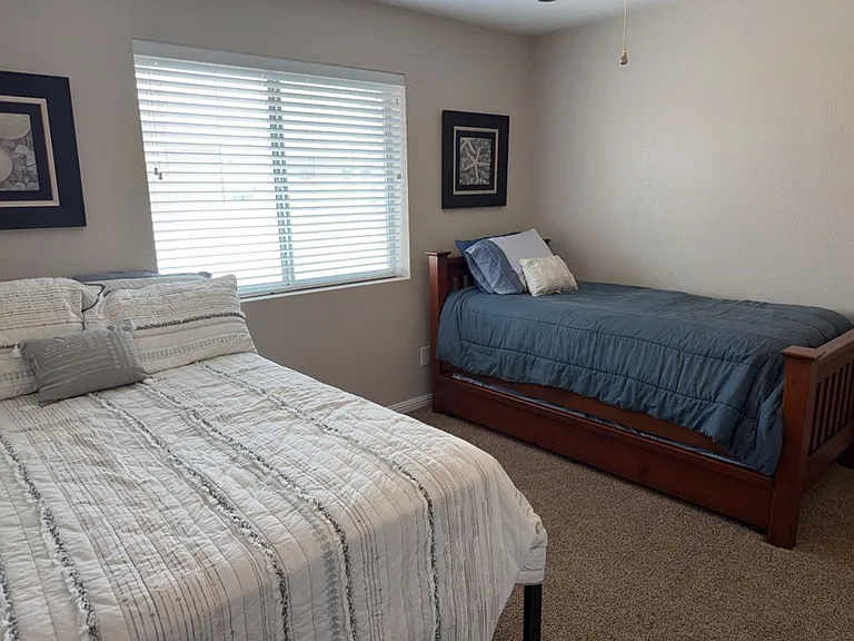 1910 Cabana Dr — Photo 24