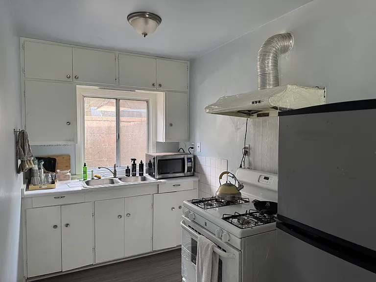 807 Adelaine Ave — Photo 7
