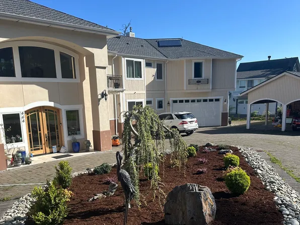 444 W North Camano Dr #1, Camano Island, WA 98282