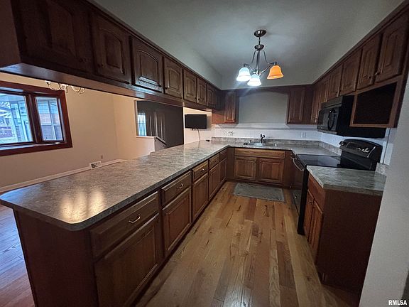 5th image of 1033 Sweetbriar Pl