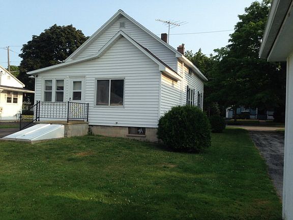 4th image of 831 Louisiana St