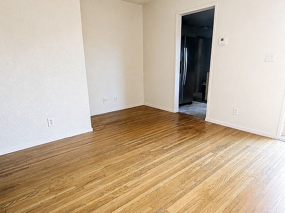 5th image of 806 1/2 N Citrus Ave