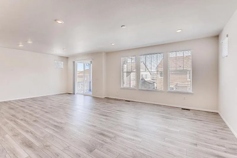 4 bed, 2961 sqft, $3,400 — Photo 3