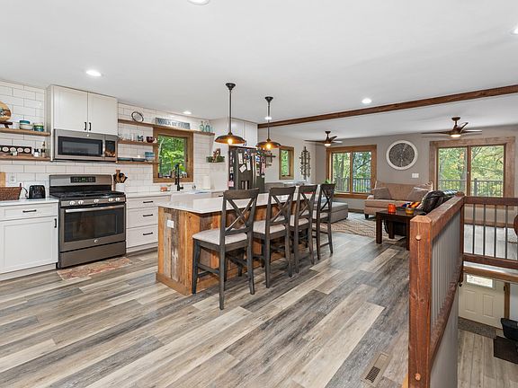 4th image of 6613 Round Lake Rd