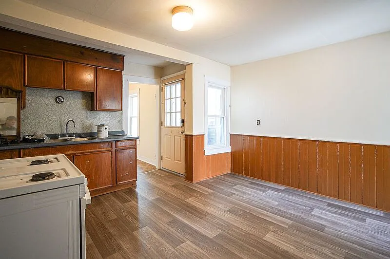 2 bed, 1.0 bath, $1,345 — Photo 3