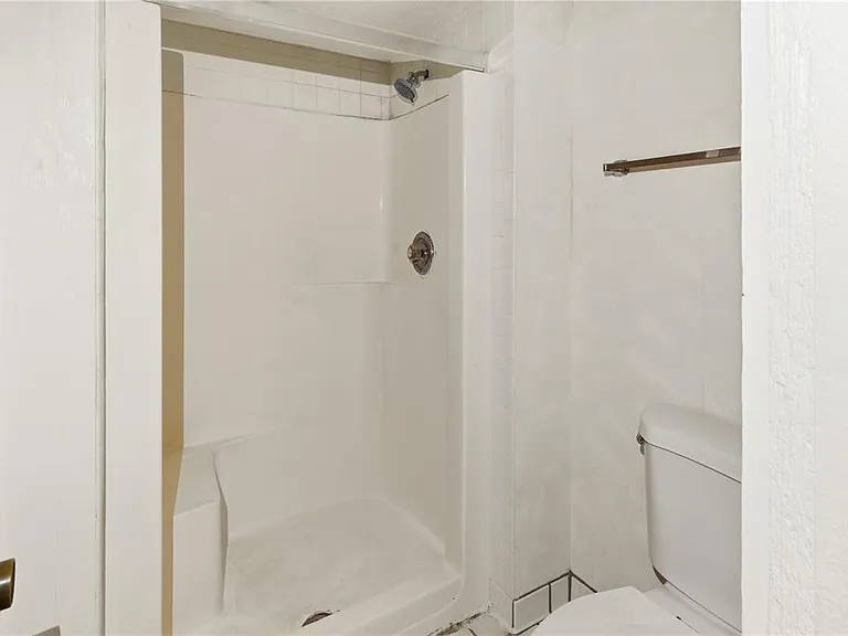 2114 Corner Lake Dr #E — Photo 8