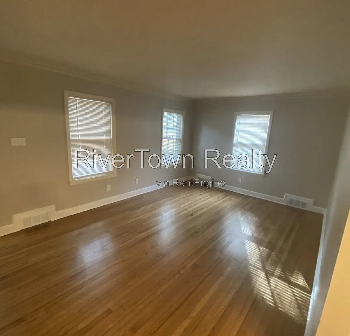 3 bed, 2.0 bath, 2000 sqft, $1,595 — Photo 2