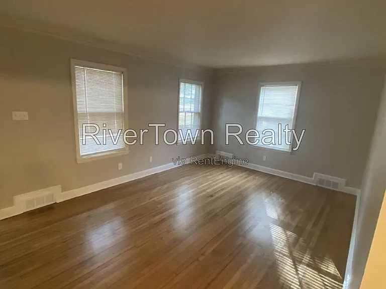 3570 Poplar Ave — Photo 2