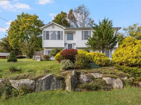63 Woodside St, Cranston, RI 02920
