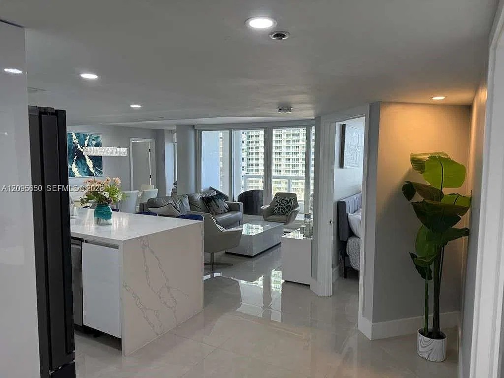 The Grand Condo — Photo 3