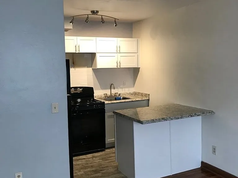 327 University Ave SE — Photo 25