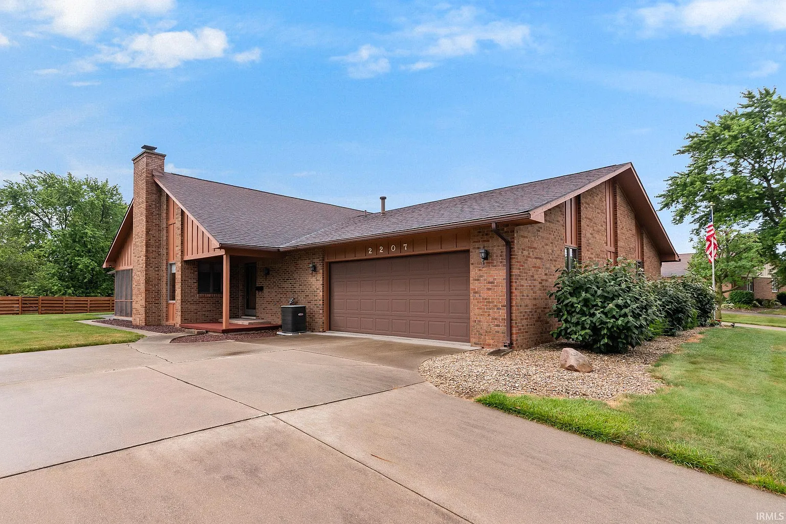 2207 Executive Dr photo 1