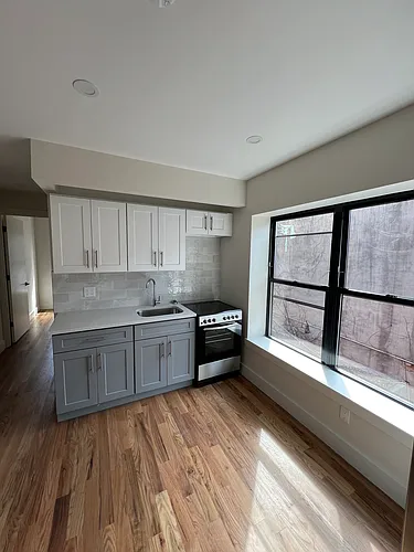 679 Watkins St #3 Photo 1