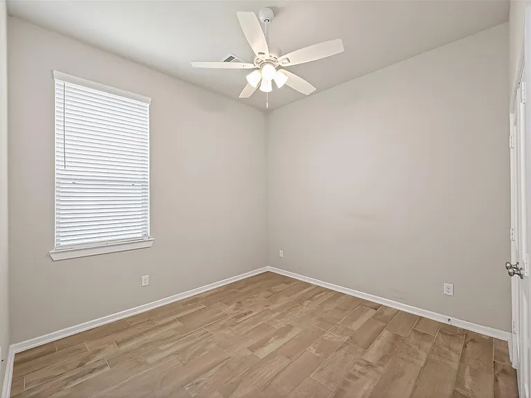 516 Shine Ct — Photo 24