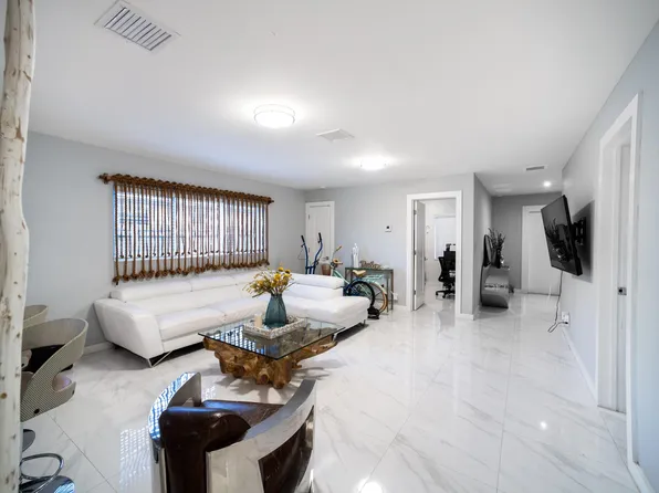 5809 Pierce Street, Hollywood, FL 33021