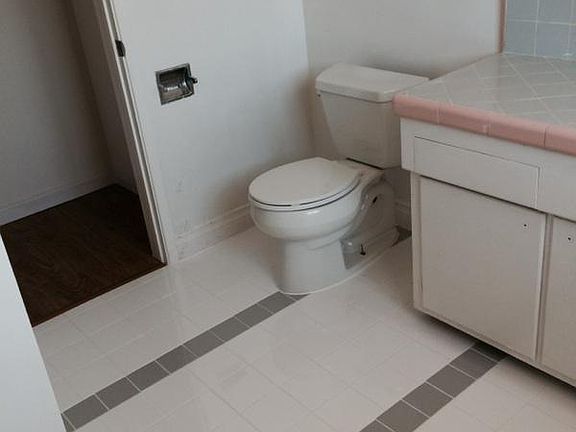 5th image of 918 N Cedar St APT 9