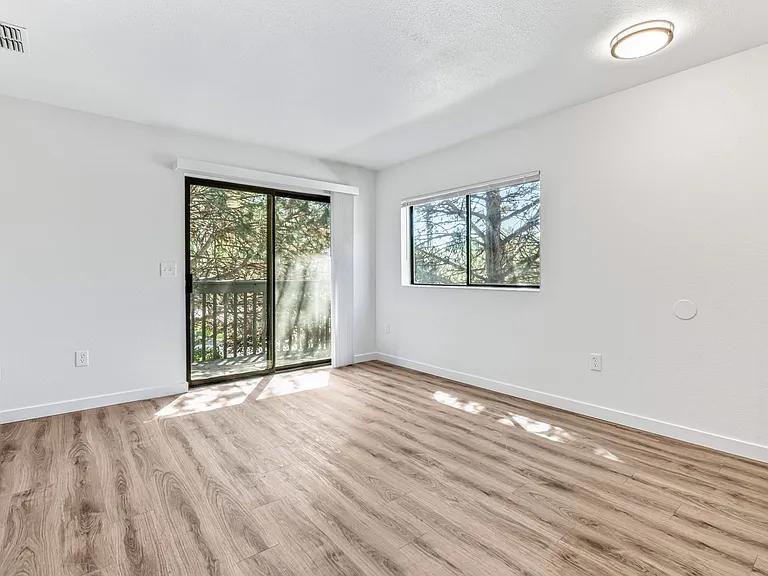 Hilton Street Apartments — Photo 34