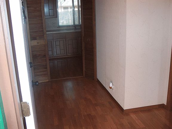 entry woods to kitchen