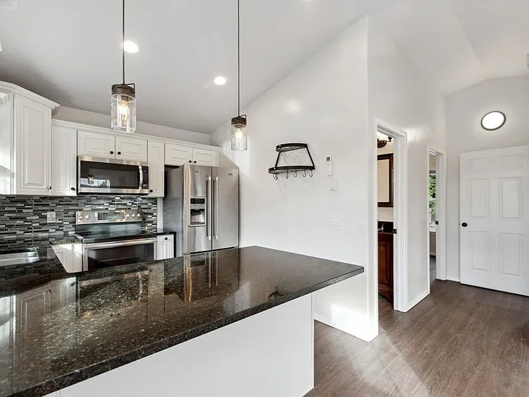265B Texas Ave — Photo 2