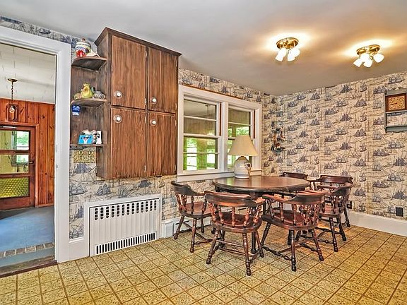 3rd image of 32 Belmont St