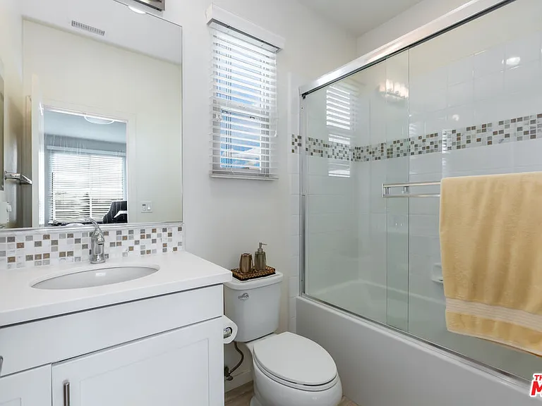 5547 Palm Dr — Photo 19