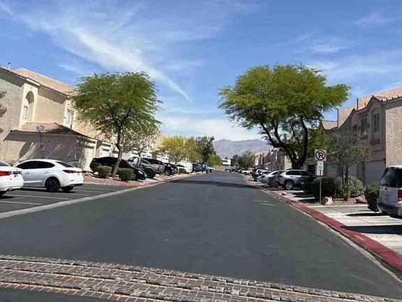 Exterior Neighborhood (street photo)