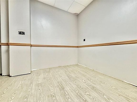4th image of 2354 85th St