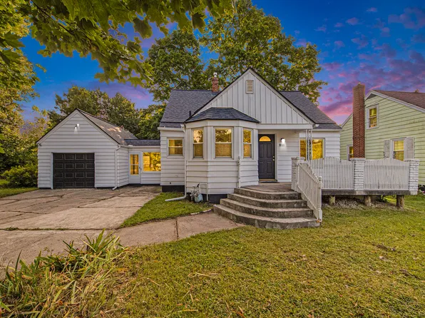 2956 E Paris Ave SE, Kentwood, MI 49512