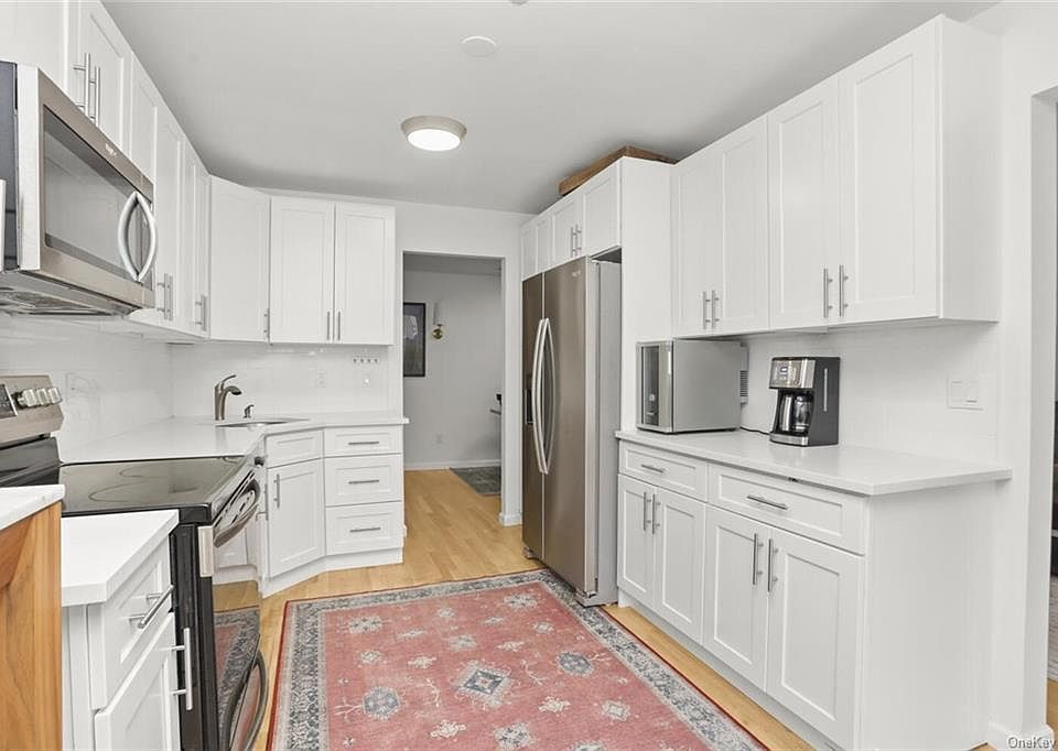 40 Gateway Rd Yonkers NY Zillow