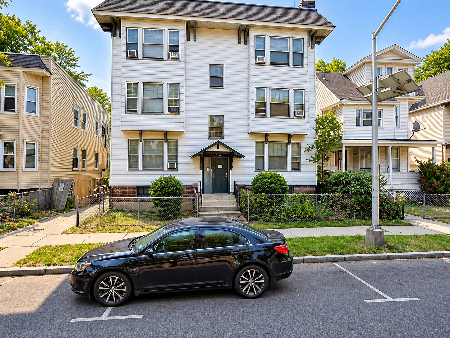 4 bed, 900 sqft, $2,600 — Photo 1