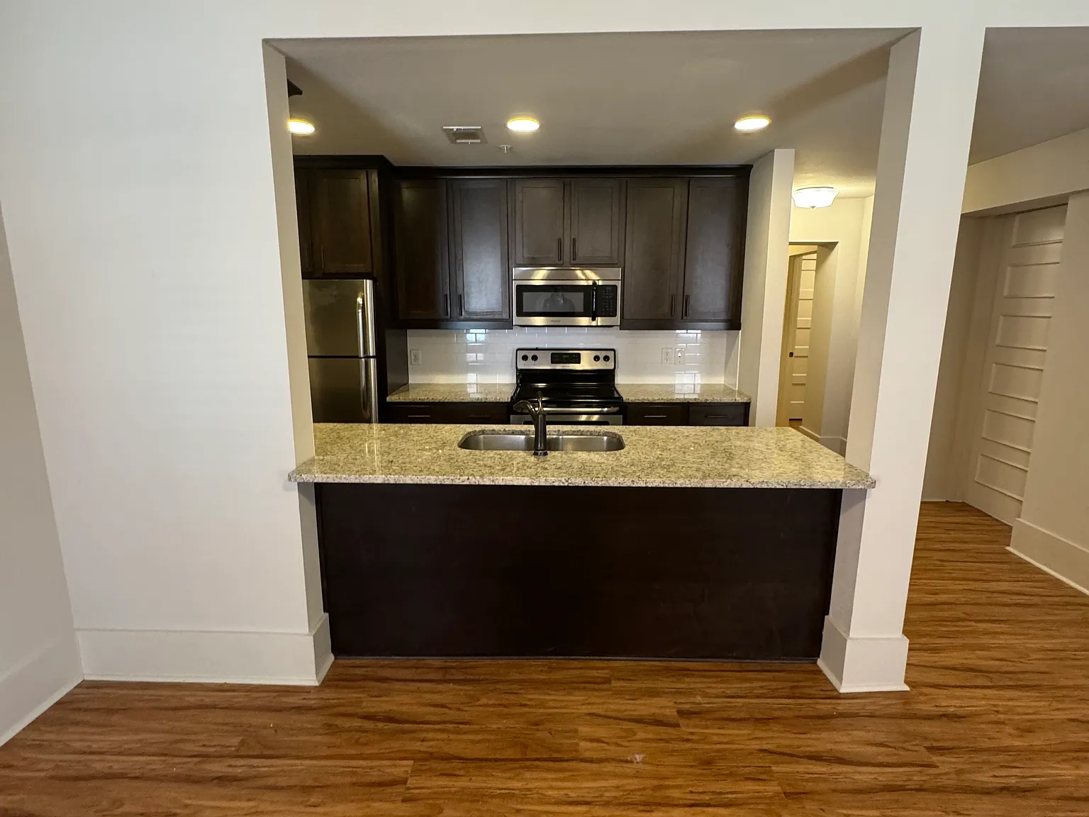 1 bed, 845 sqft, $1,295 — Photo 2