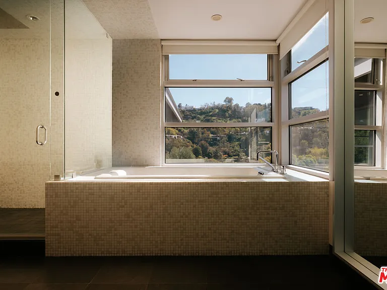 2651 Nichols Canyon Rd — Photo 2