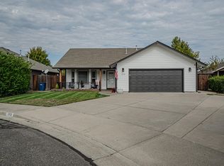 1318 SW Andy Griffith Dr, Grants Pass, OR 97527