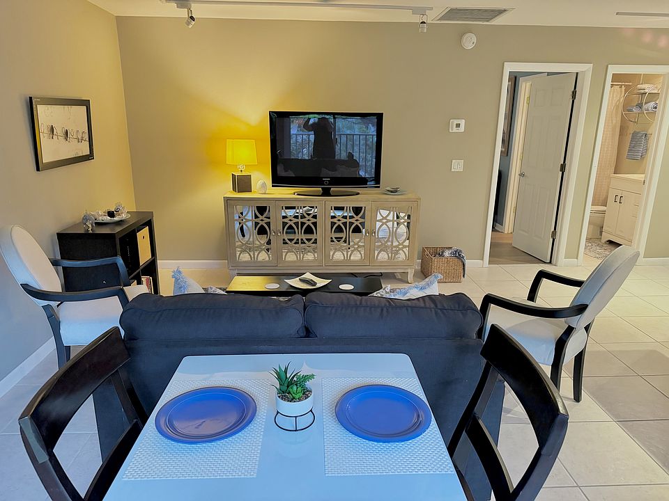 Cozy dining for two!