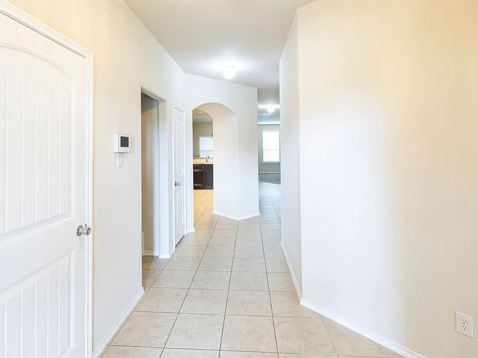 601 Ivy Ln