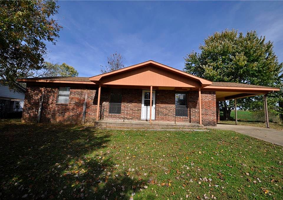 1st image of 209 Cedar Hts