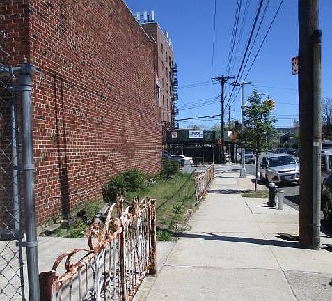 5th image of 1200 E 98th St