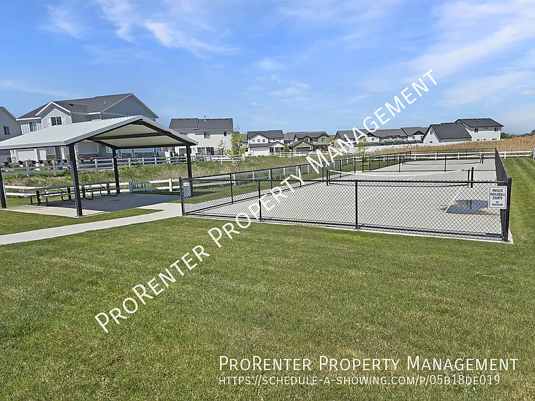 3111 S Edgewater Cv — Photo 4