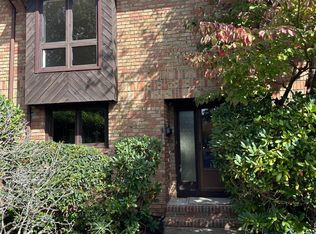 367 Willowbrook Dr, North Brunswick, NJ 08902
