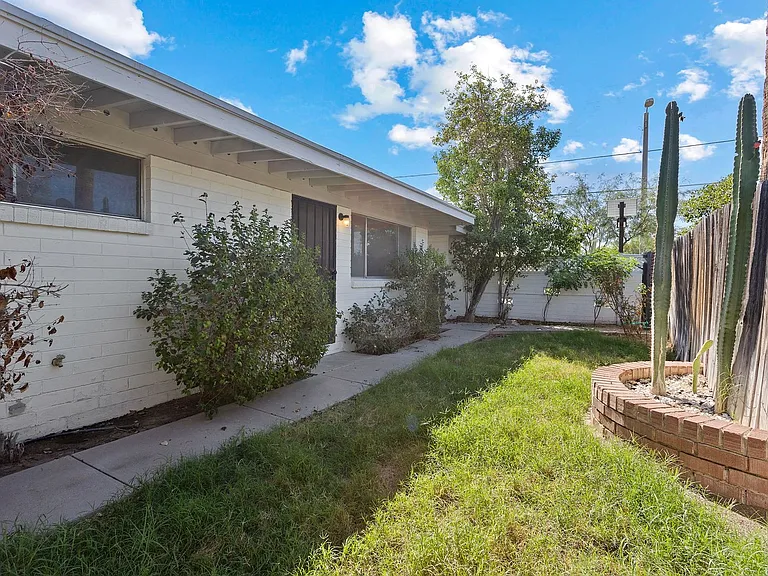 1515 E Blacklidge Dr — Photo 8