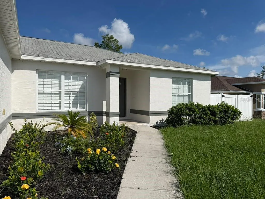 3 bed, 2.0 bath, 1559 sqft, $2,300 — Photo 1