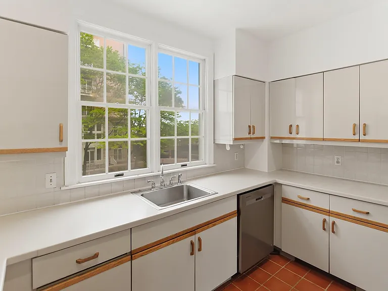 204 Shearwater Ct W #21 — Photo 2
